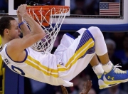 开云体育官方网站-骑士粉碎深圳队，伦纳德完成里程碑，一场跨越文化的篮球对话