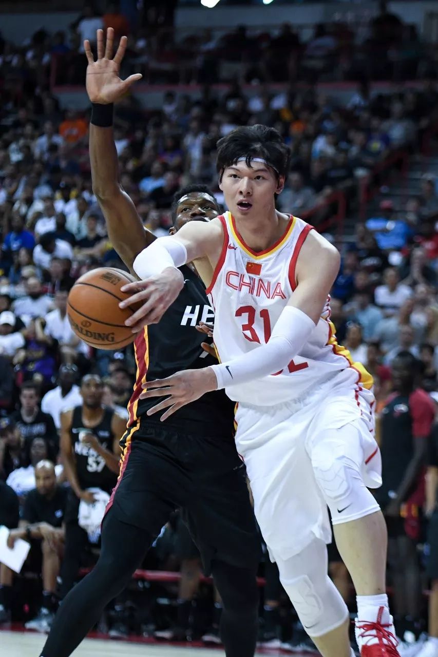 西班牙男篮翻盘热火B队，巴图姆三分雨点燃全场的简单介绍