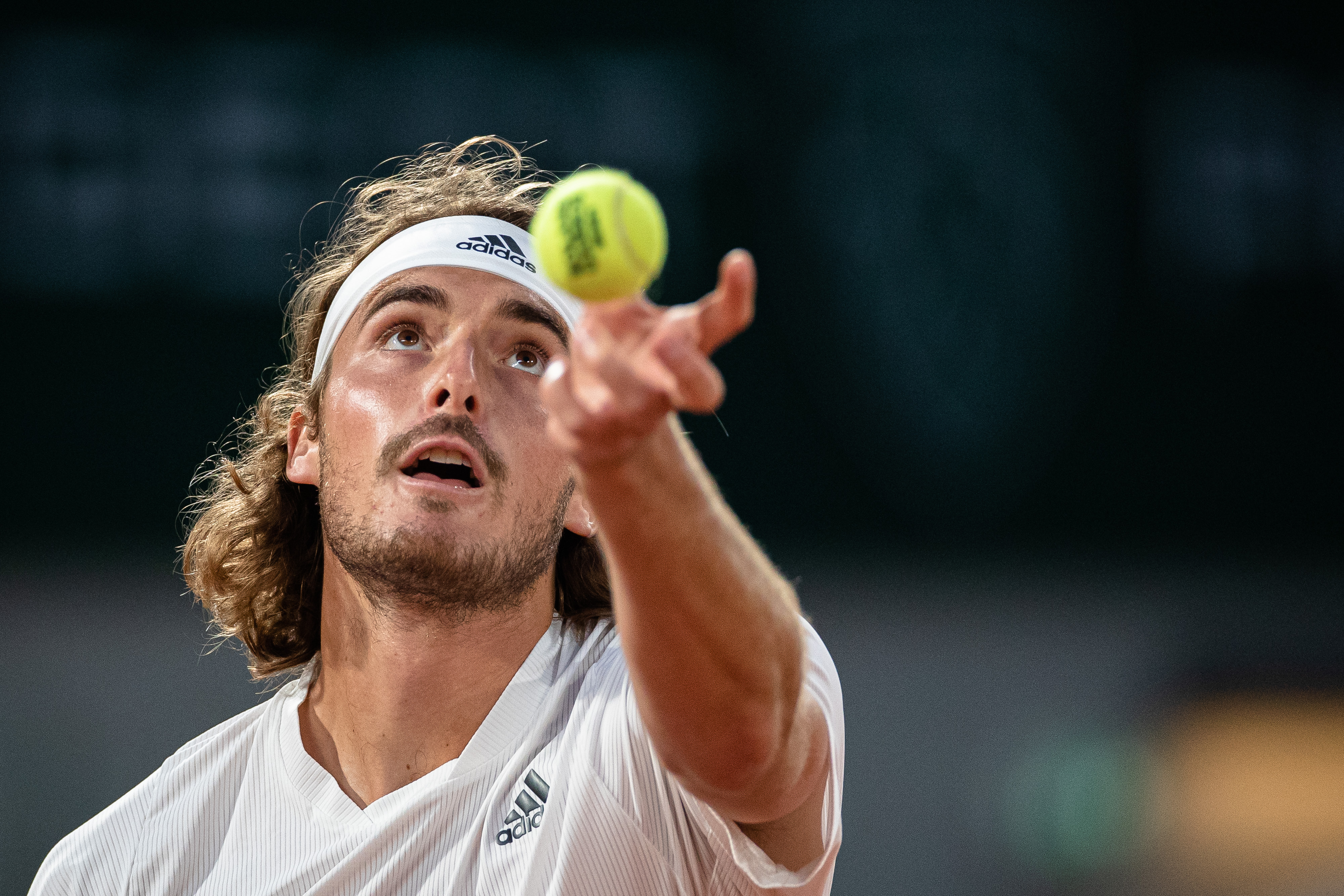 包含欧洲网球队完胜日本网球队，西西帕斯打破历史纪录的词条