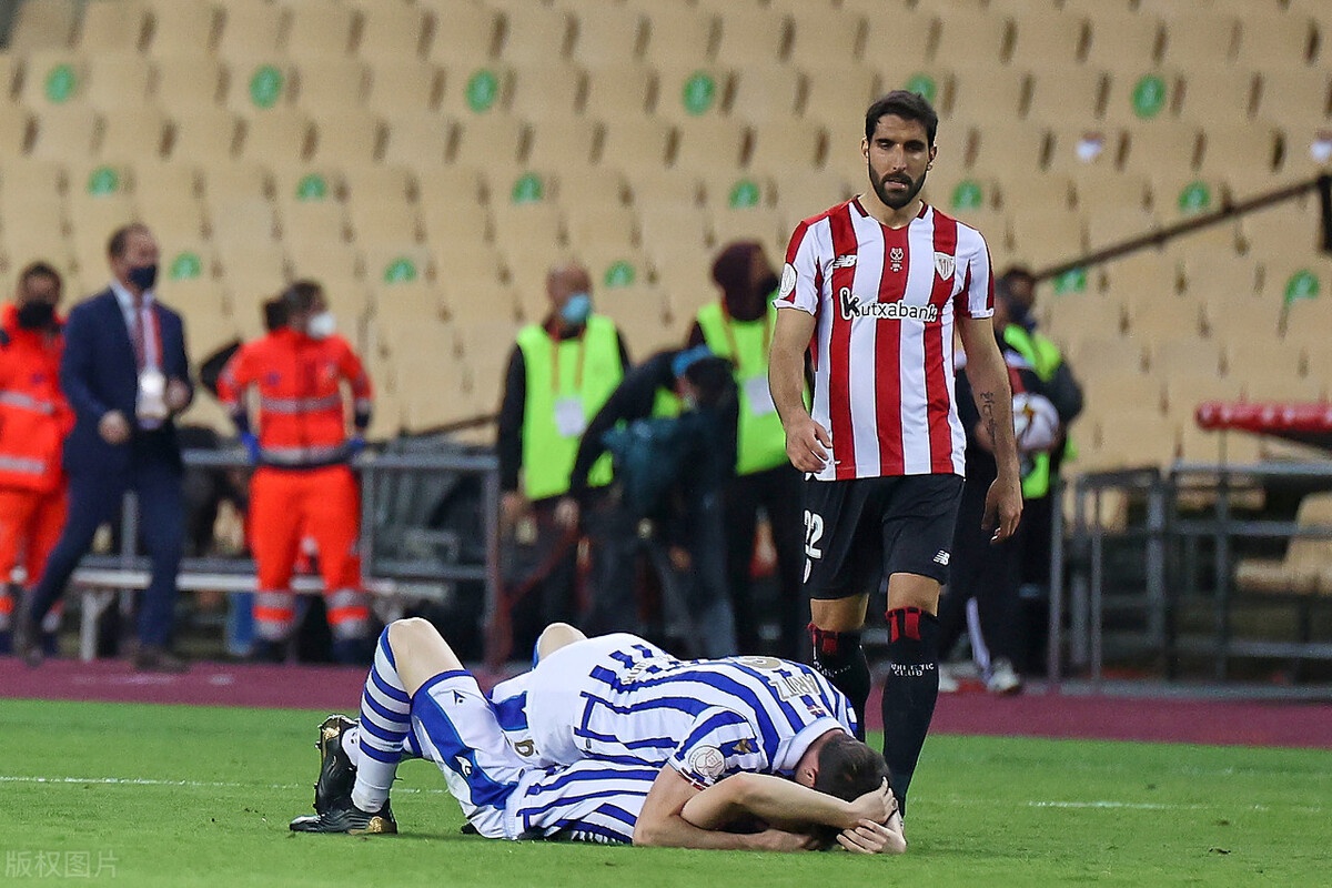 包含巴黎轻取乌克兰，奥亚尔萨瓦尔点燃赛场的词条