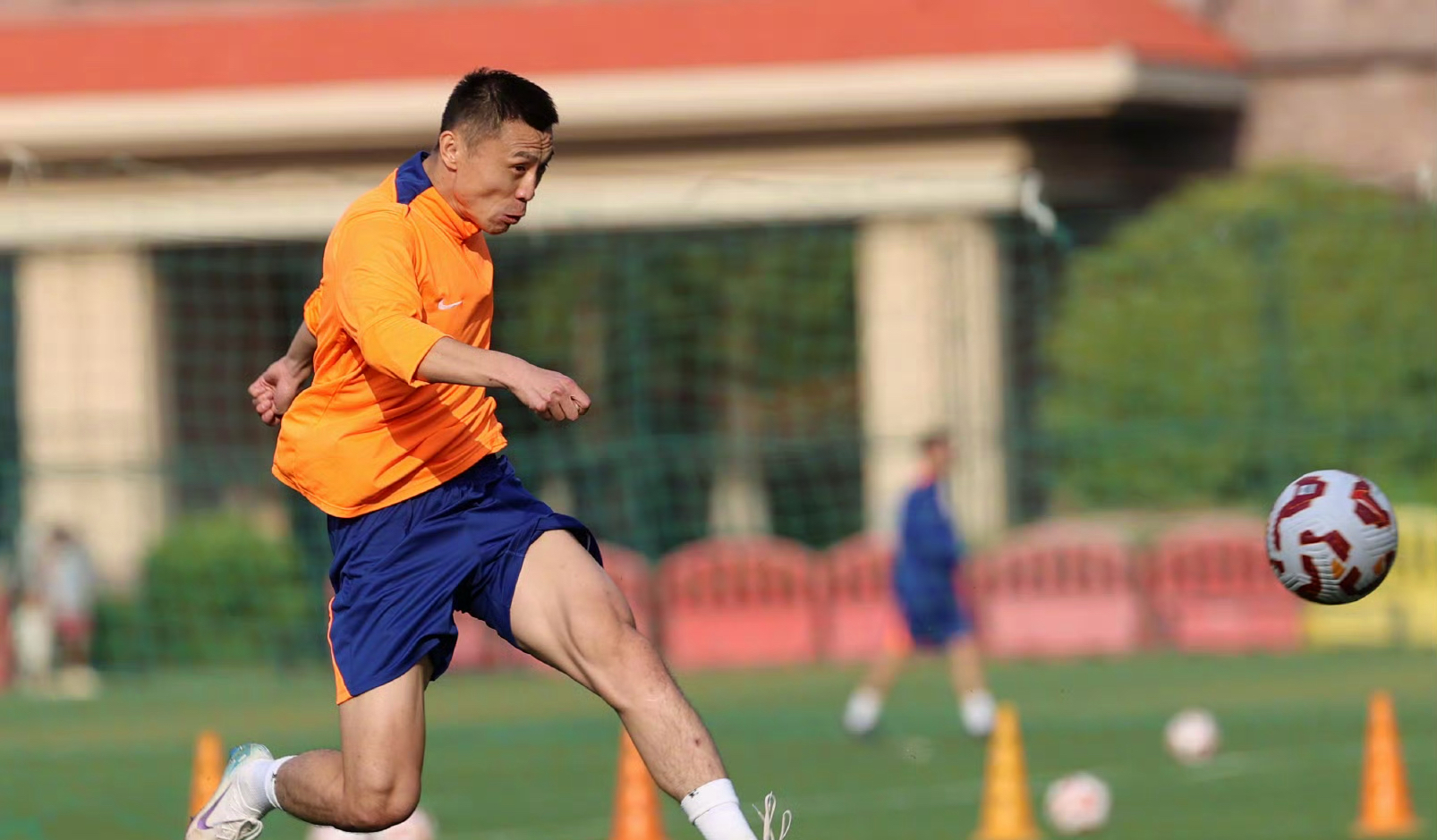 替补球员崭露头角助球队逆袭