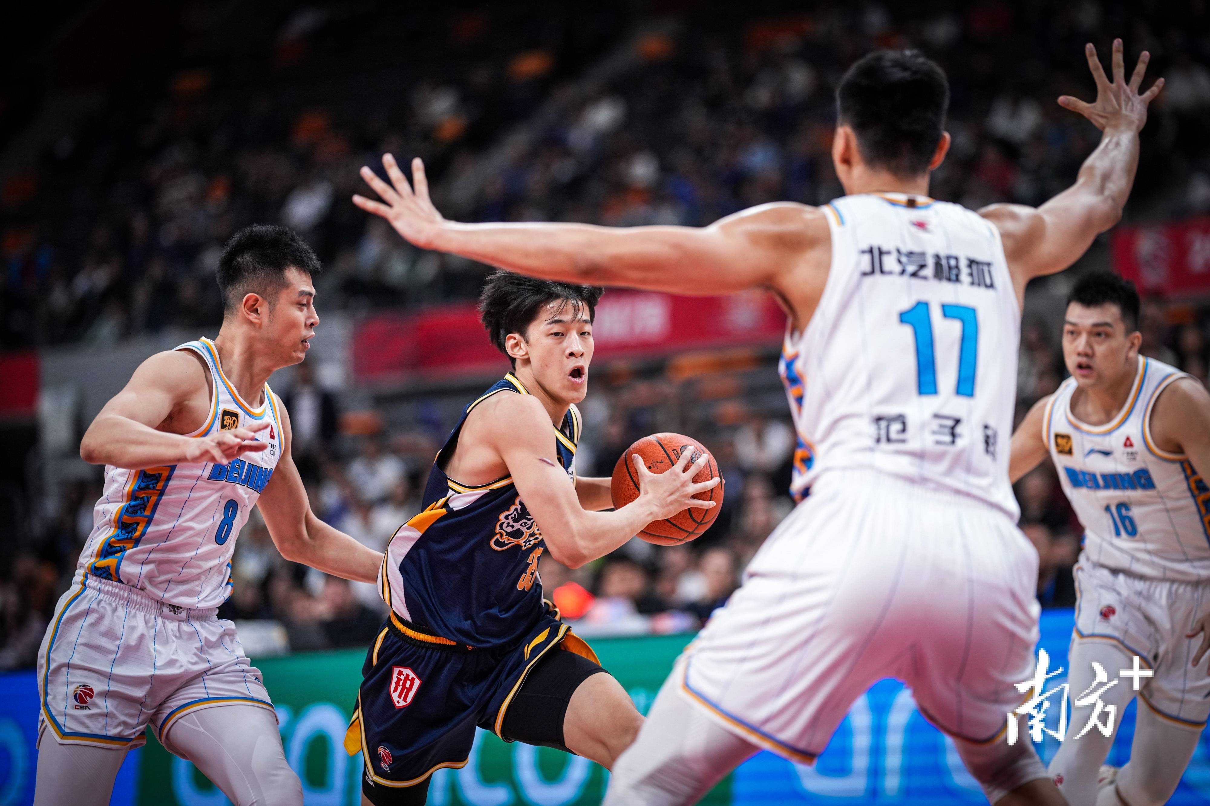 广东男篮主场大胜福建队 广东男篮主场大胜福建队