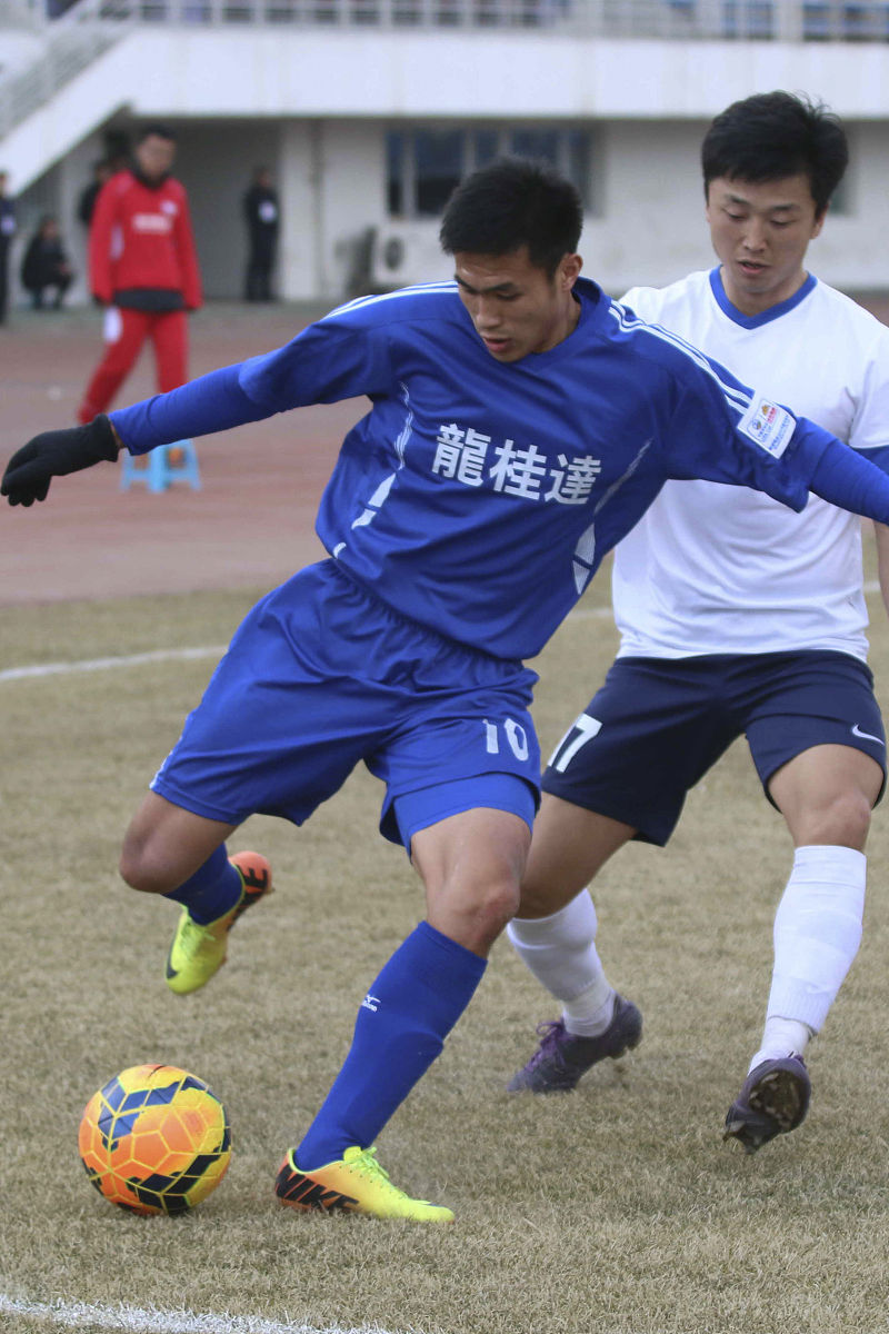 包含上海申花虽战不捷，仍坚守中超前十的词条