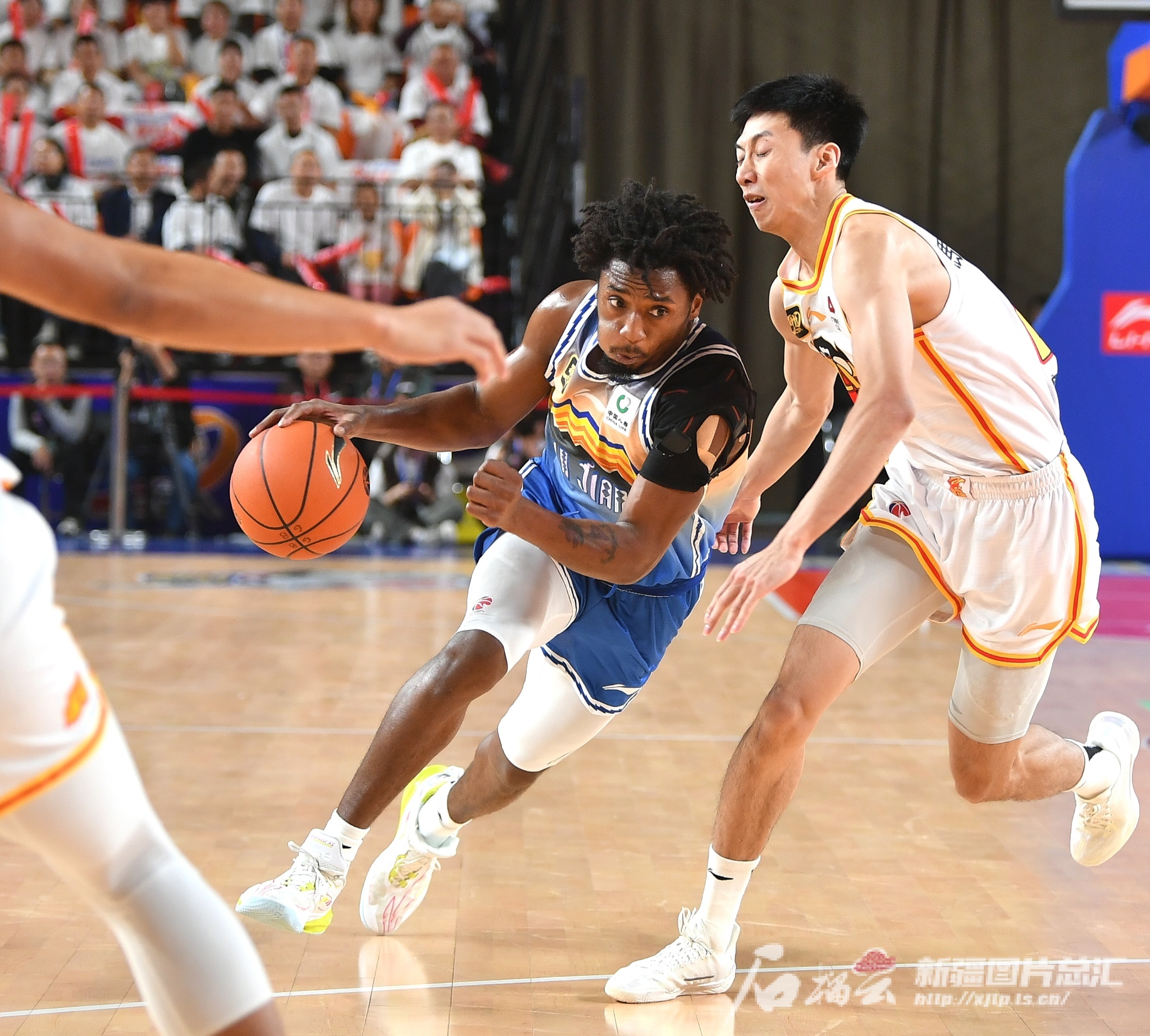 新疆大胜，凭借强大实力轻松击败对手