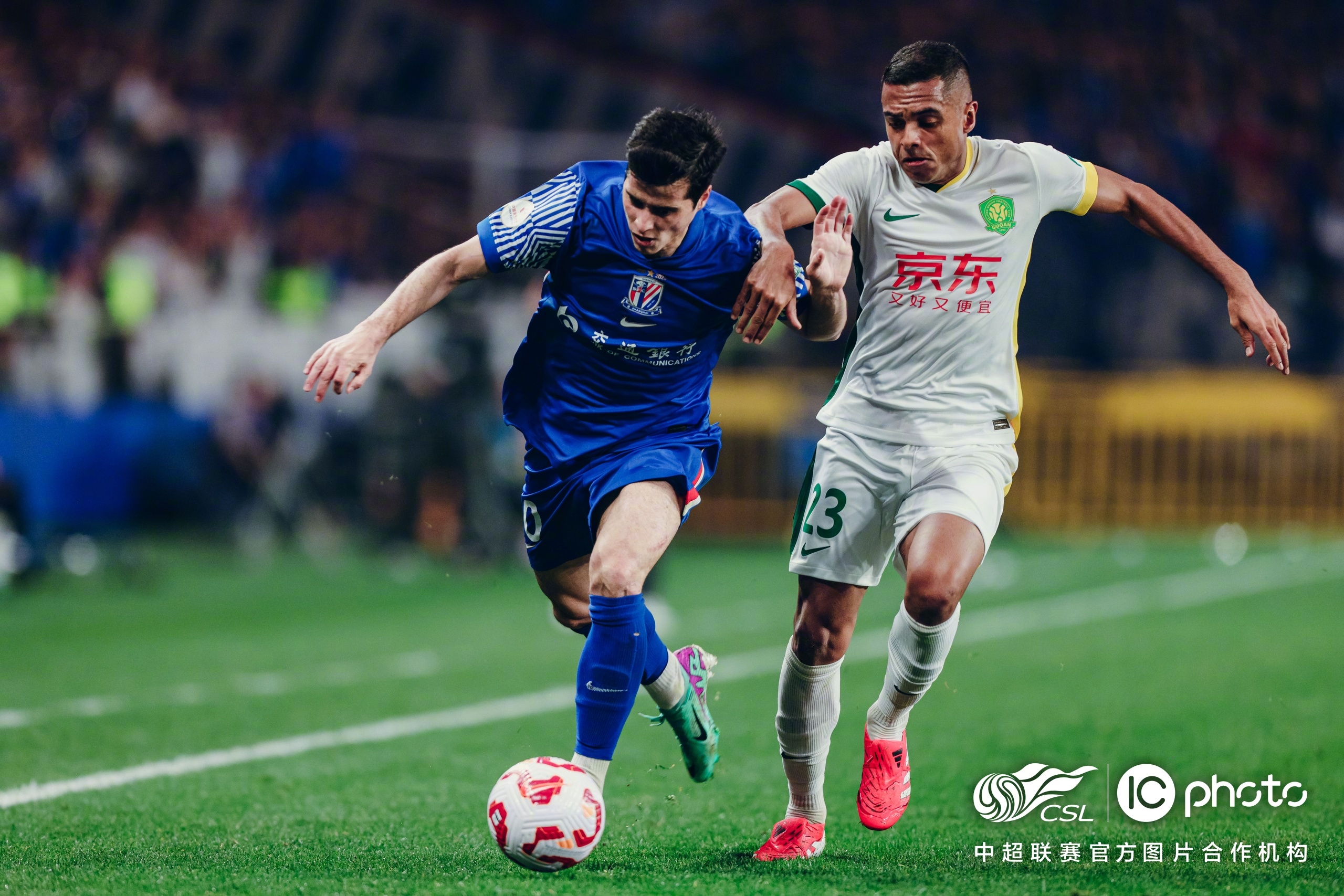 联赛进行时，球员们展现出色表现