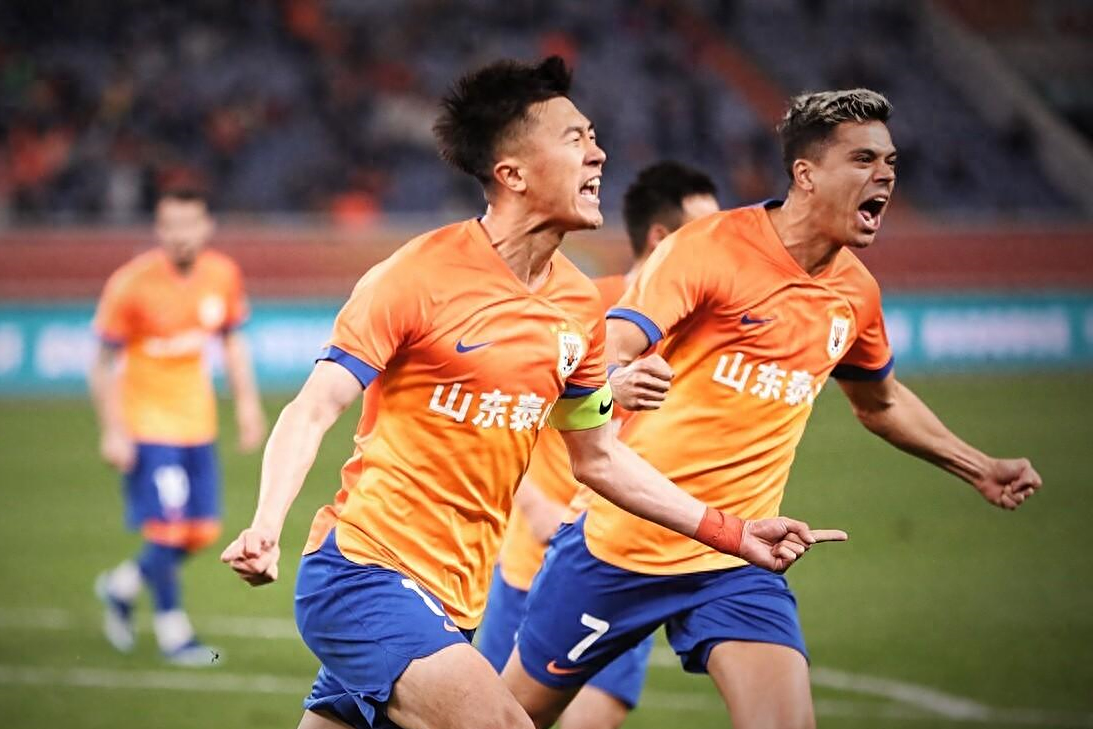 关于河南队在今日比赛中战胜对手，登顶排行榜的信息