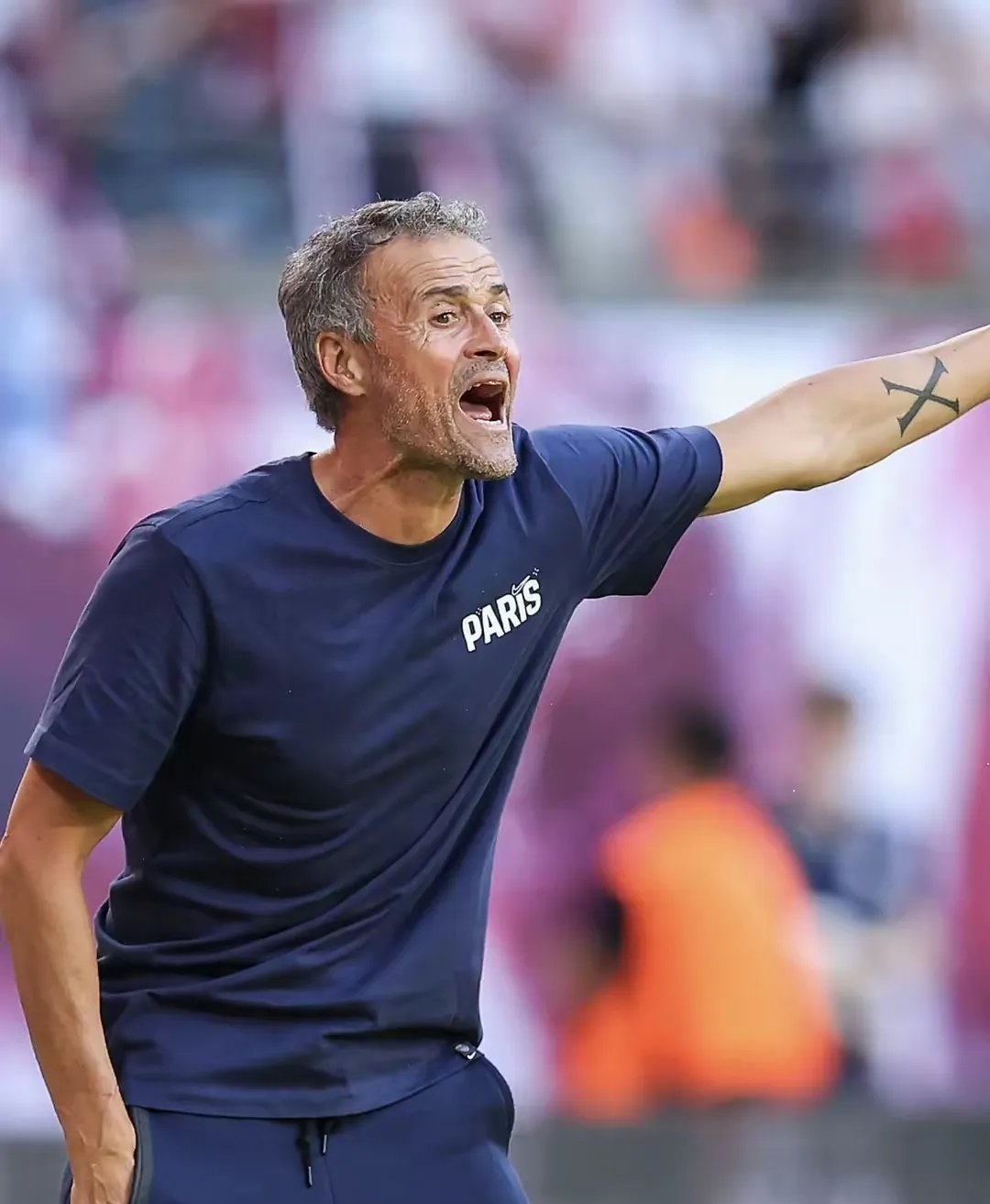 恩泽恩球员奋力扑救，绝杀对手赢得胜利的简单介绍