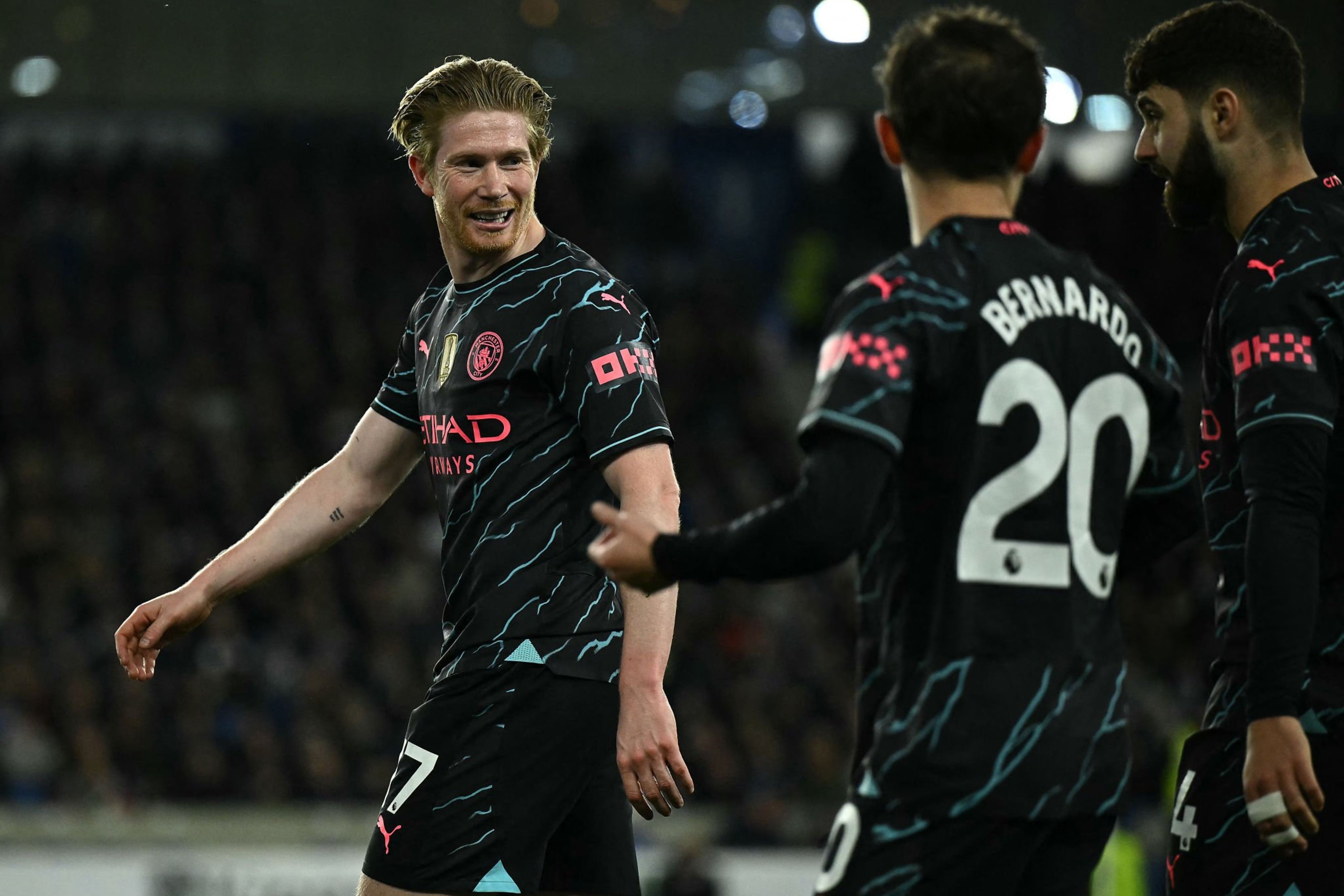 包含曼城不敌莱切斯特城，遭遇联赛连败的词条