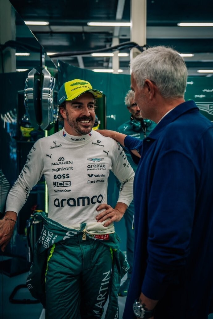 包含梅赛德斯横扫索伯车队，阿隆索关键制胜的词条