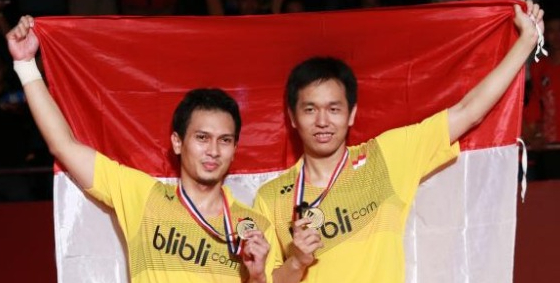 包含泰国羽毛球队力克中国羽毛球队，谌龙完成帽子戏法的词条