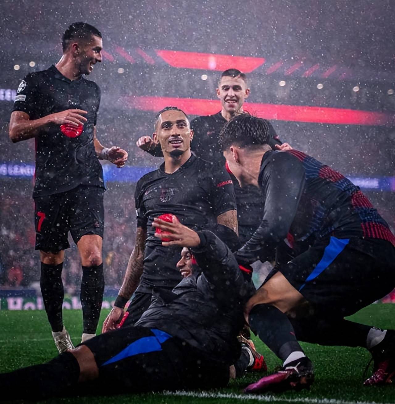 球场上风云变幻莫测，足球对决精彩绝伦