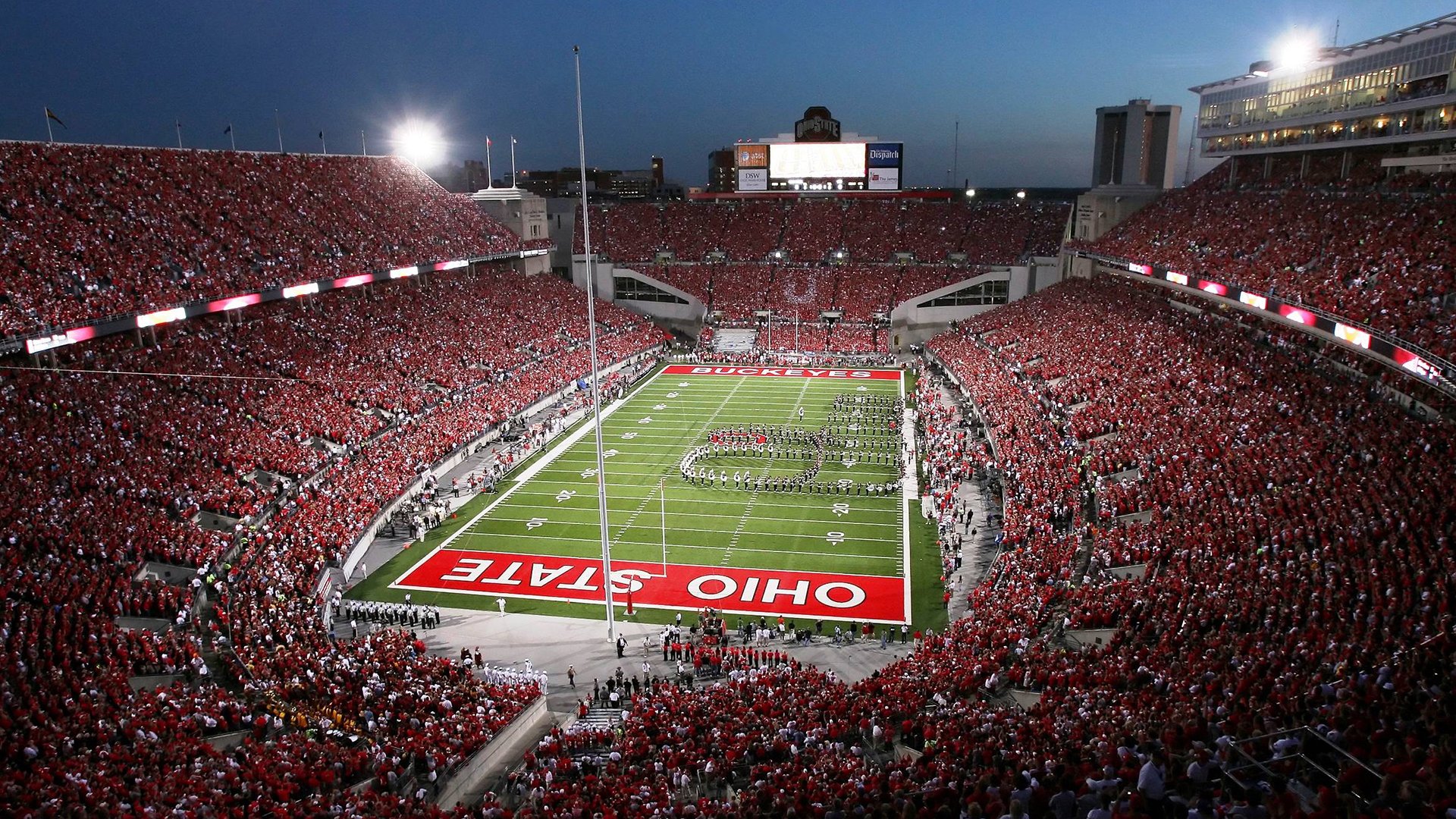 西亚卡姆关键节点连续得分，雄鹿粉碎独行侠